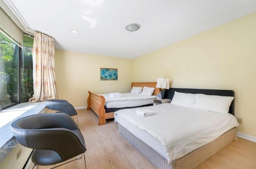Ferienwohnung Stylish & Central Vancouver Retreat - Steps From Local Attractions! Exterior foto