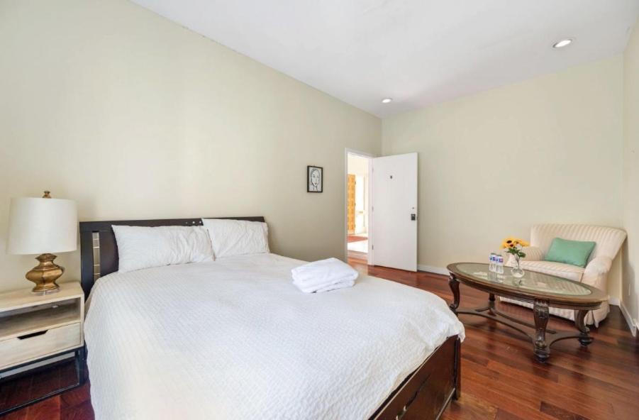 Ferienwohnung Stylish & Central Vancouver Retreat - Steps From Local Attractions! Exterior foto