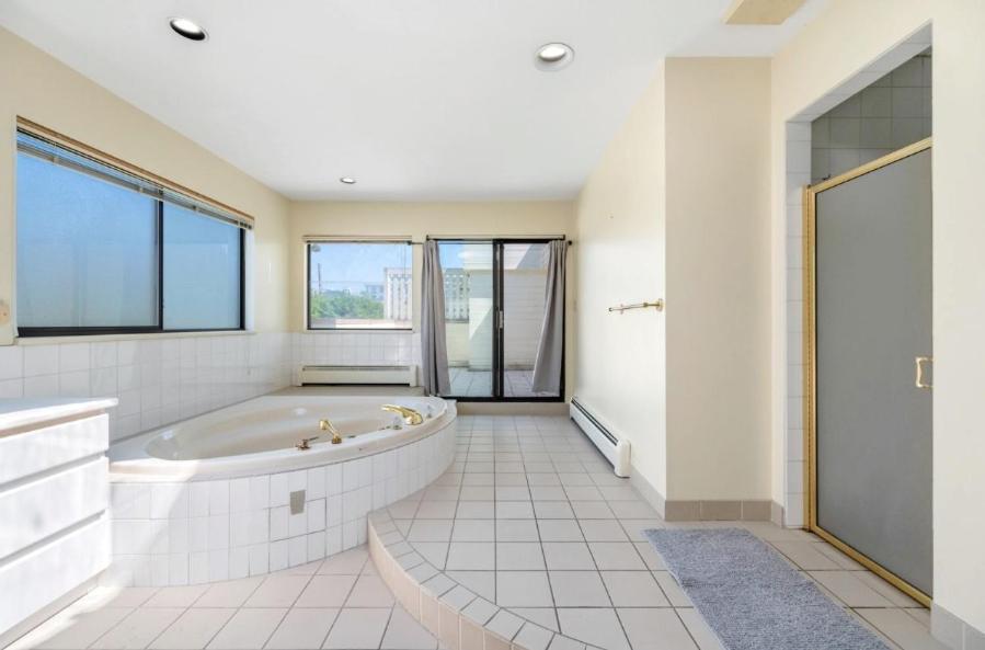 Ferienwohnung Stylish & Central Vancouver Retreat - Steps From Local Attractions! Exterior foto